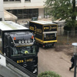 KTS Blick auf den Schulhof der St. Josef Schule in Bad Honnef. Dort stehen Actros und Sprinter.